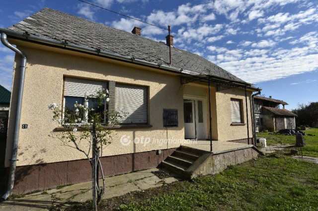 Eladó családi ház, Kadarkúton 23 M Ft, 3+1 szobás