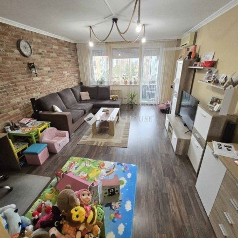 Eladó panellakás, Kecskeméten 66.9 M Ft, 3 szobás