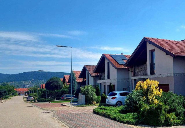 Eladó sorház, Tatabányán 122.9 M Ft, 5 szobás