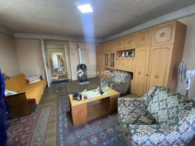 Eladó családi ház, Zsámbokon 35 M Ft, 2 szobás