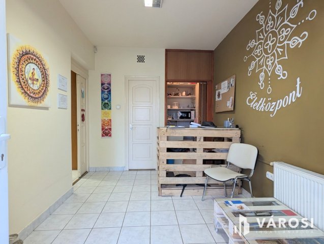 Eladó üzlethelyiség, Békéscsabán 25.9 M Ft, 1 szobás