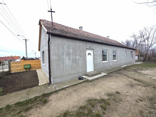 Eladó családi ház, Sárkeresztúron, Dózsa György úton 22 M Ft