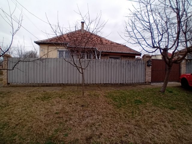 Eladó családi ház, Baján, Szeremlei utcában 37 M Ft, 2+1 szobás