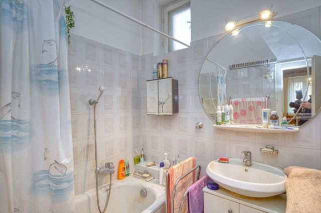 Eladó téglalakás, Pécsett 64.9 M Ft, 4 szobás