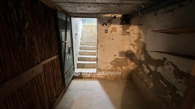 Eladó családi ház, Ugodon 35.9 M Ft, 5 szobás