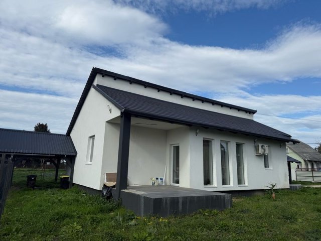 Eladó családi ház, Ercsiben 59.9 M Ft, 4 szobás