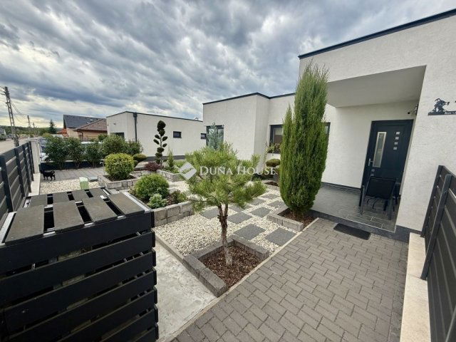 Eladó családi ház, Veszprémben 165 M Ft, 4 szobás