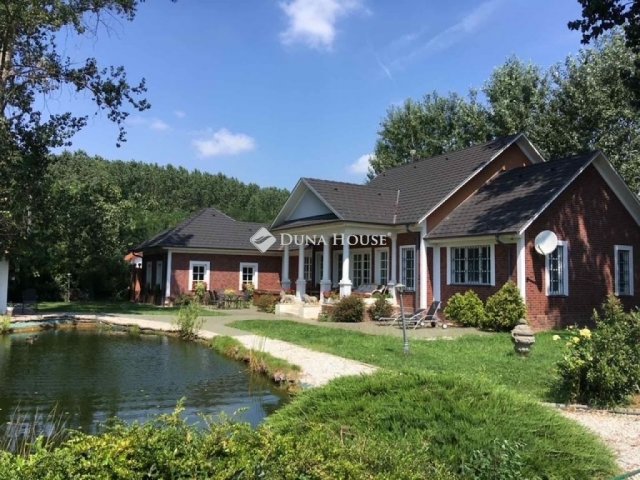 Eladó családi ház, Cserkeszőlőn 220 M Ft, 4 szobás