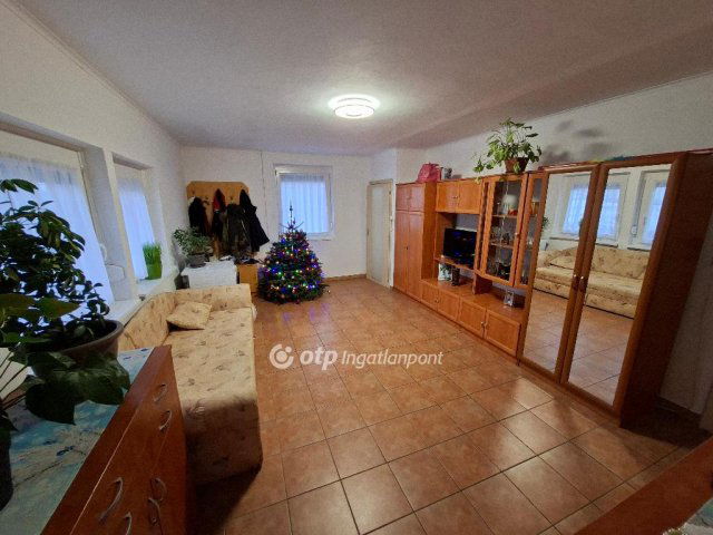 Eladó családi ház, Érsekcsanádon 42 M Ft, 4+4 szobás