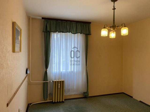 Eladó panellakás, Pécsett 45 M Ft, 3 szobás