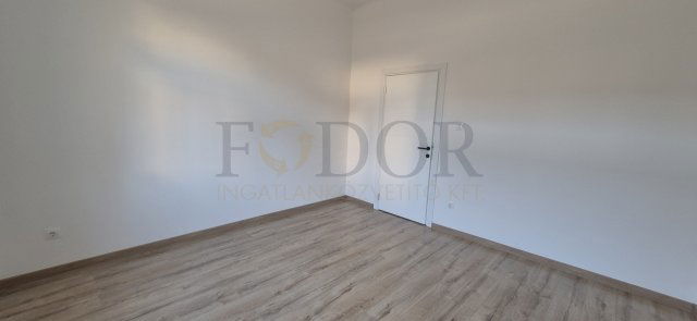 Eladó családi ház, Budapesten, XVIII. kerületben, Honvéd utcában