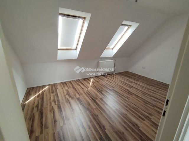 Eladó téglalakás, Szegeden 64 M Ft, 3 szobás