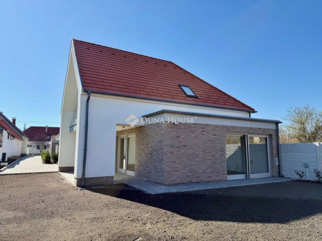 Eladó családi ház, Veszprémben 287.53 M Ft, 5 szobás