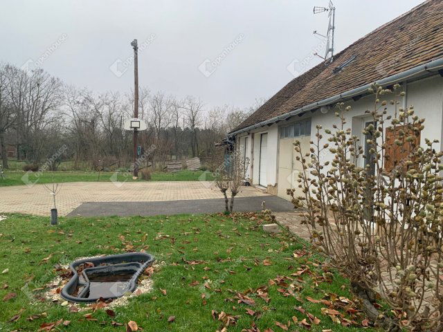 Eladó családi ház, Csempeszkopácson 130 M Ft, 6 szobás