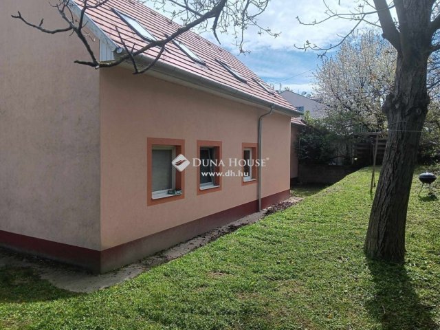 Eladó családi ház, Veszprémben 350 M Ft, 4 szobás
