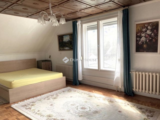 Eladó családi ház, Pécsett 115 M Ft, 4 szobás
