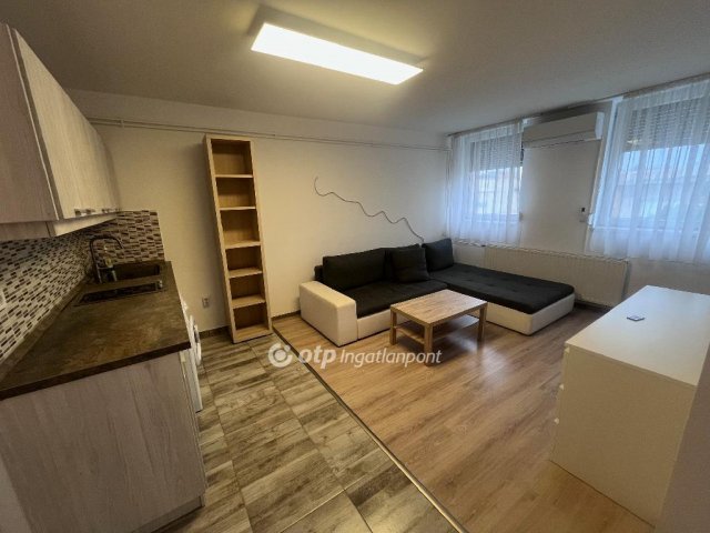 Eladó téglalakás, Szegeden 50.9 M Ft, 2+1 szobás