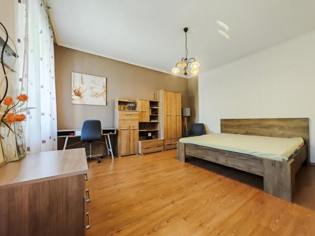 Kiadó téglalakás, albérlet, Tatán 185 E Ft / hó, 1 szobás