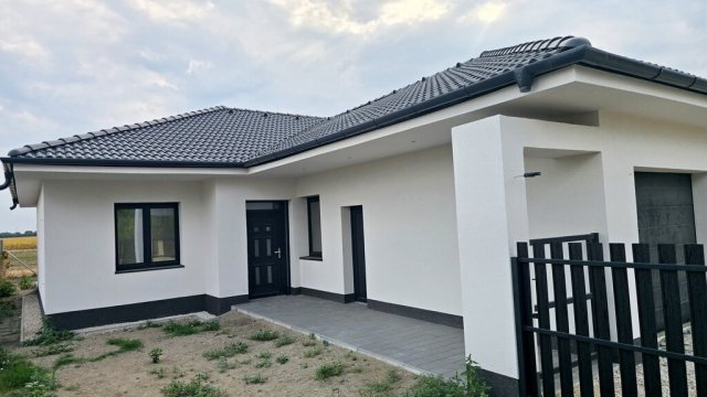 Eladó ikerház, Nyáregyházán 74.9 M Ft, 3 szobás