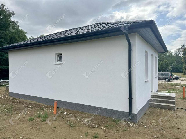 Eladó családi ház, Környén 72.9 M Ft, 3 szobás