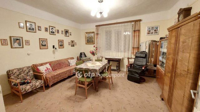 Eladó családi ház, Kisújszálláson 16 M Ft, 3 szobás
