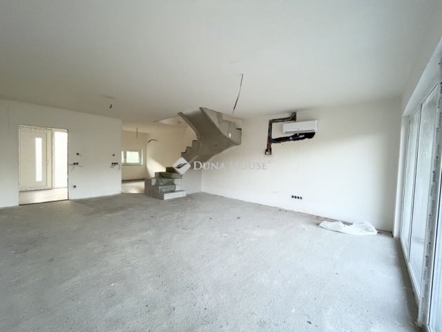 Eladó sorház, Nyíregyházán 92 M Ft, 4 szobás