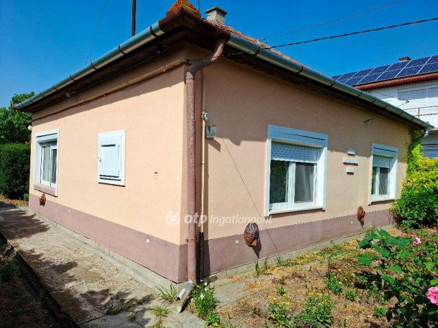 Eladó családi ház, Békéscsabán 38 M Ft, 2 szobás