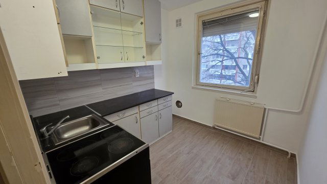 Eladó panellakás, Debrecenben, István úton 57.5 M Ft, 1+2 szobás