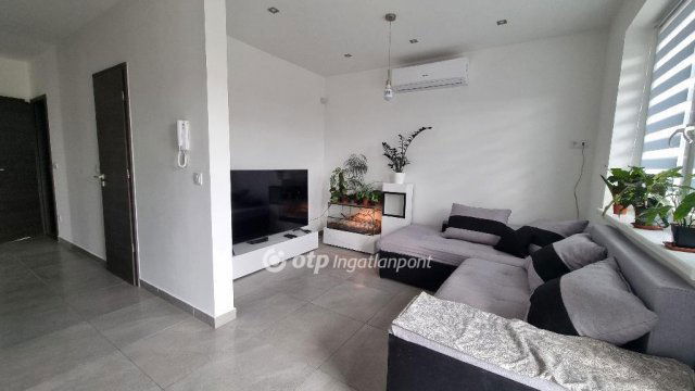 Eladó családi ház, Táborfalván 77 M Ft, 4 szobás