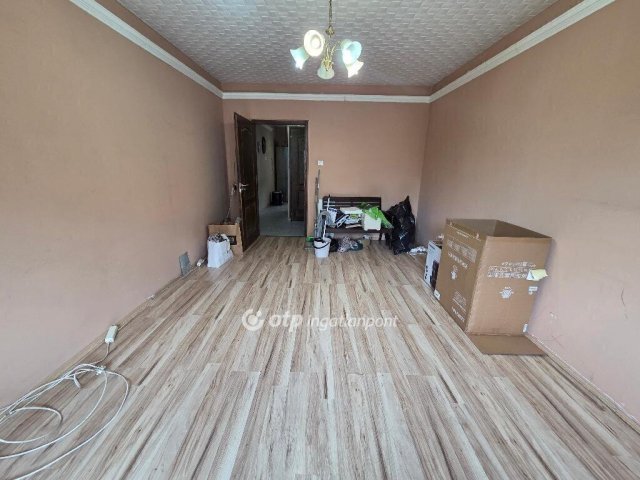 Eladó panellakás, Miskolcon 34.5 M Ft, 3 szobás