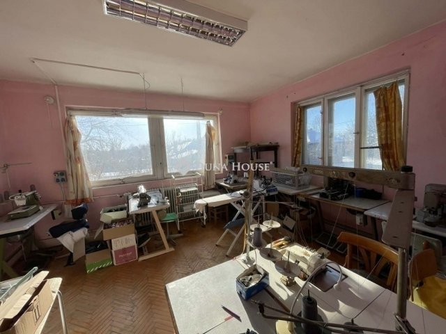 Eladó családi ház, Szegeden 89.95 M Ft, 9 szobás