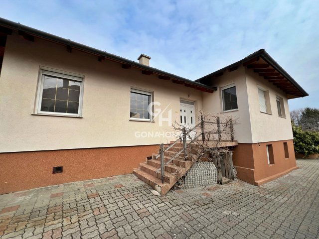 Eladó családi ház, Csömörön 299 M Ft, 4+1 szobás