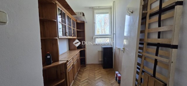 Eladó panellakás, Hajmáskéren 24.99 M Ft, 2 szobás