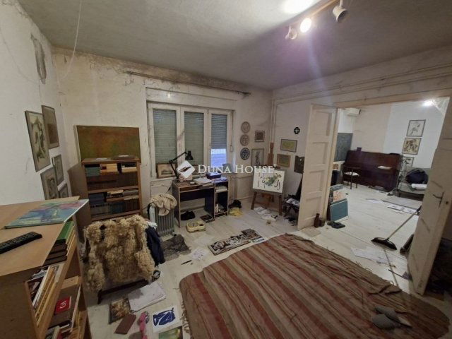 Eladó téglalakás, Pécsett 46.5 M Ft, 4 szobás