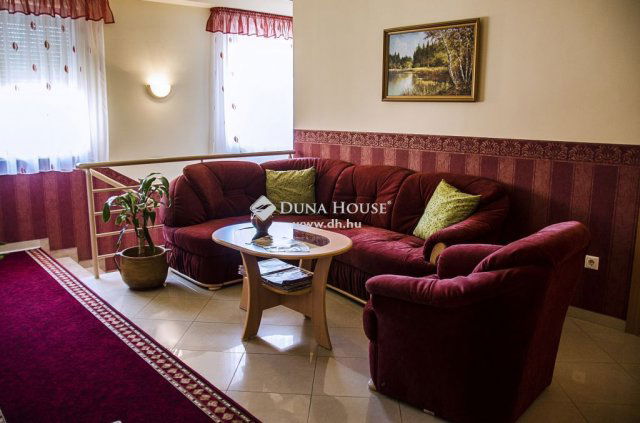 Eladó nyaraló, Debrecenben 550 M Ft, 16 szobás