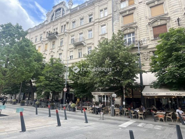 Eladó téglalakás, Budapesten, V. kerületben 64.9 M Ft, 1 szobás