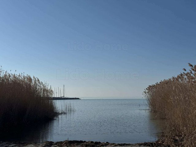 Eladó nyaraló, Balatonkenesén 95 M Ft, 4 szobás