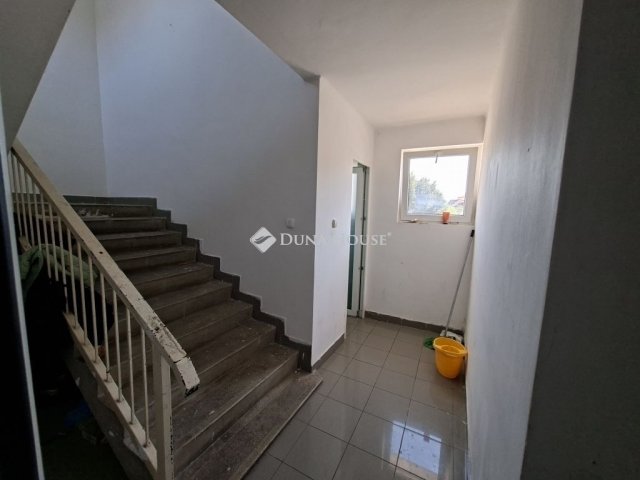 Eladó családi ház, Pilisen 70 M Ft, 10 szobás