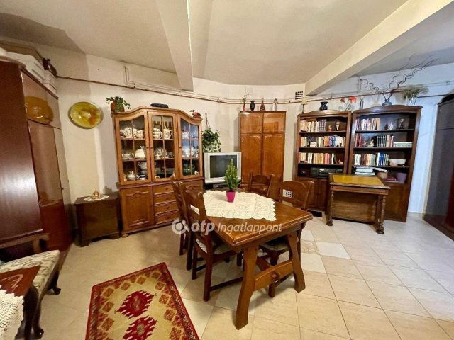 Eladó családi ház, Veszprémben 179 M Ft, 5 szobás