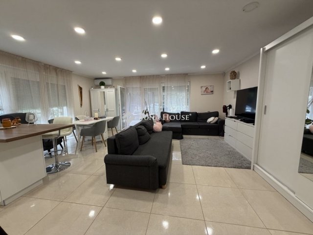 Eladó ikerház, Pécsett 129.9 M Ft, 4 szobás