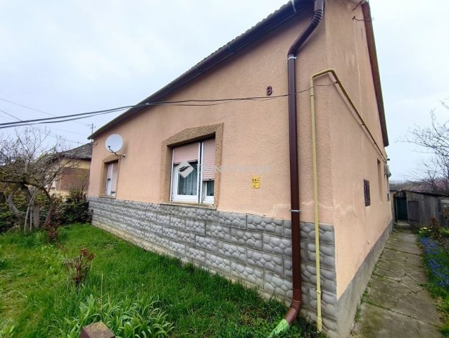Eladó családi ház, Dombóváron 19.9 M Ft, 3 szobás