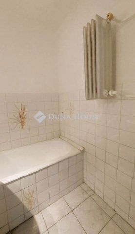 Eladó panellakás, Pécsett 45 M Ft, 2 szobás