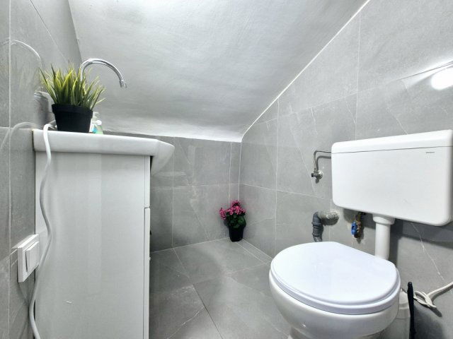 Kiadó üzlethelyiség, Budapesten, V. kerületben 230 E Ft / hó