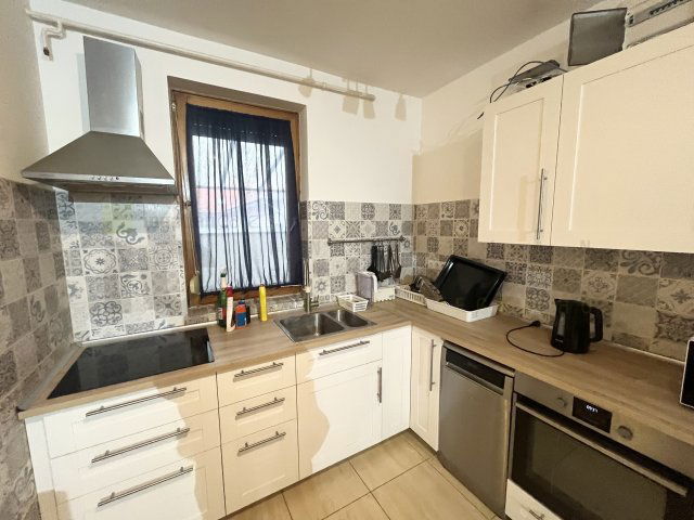 Kiadó téglalakás, albérlet, Szegeden, Gőz utcában, 4 szobás