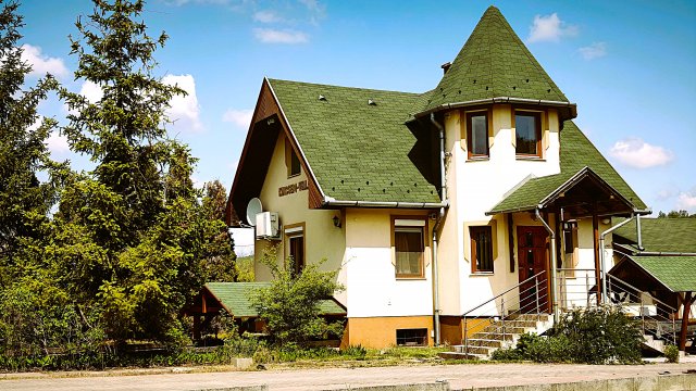 Eladó családi ház, Domonyban 91.9 M Ft, 4 szobás