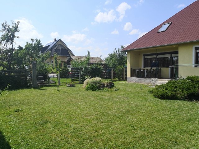 Eladó családi ház, Veszprémben 75 M Ft, 5 szobás