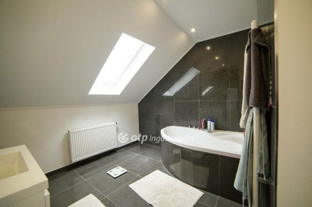 Eladó családi ház, Cegléden 86.9 M Ft, 4+1 szobás