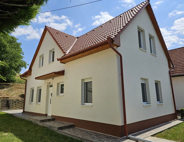 Eladó családi ház, Orfűn 89.9 M Ft, 3 szobás