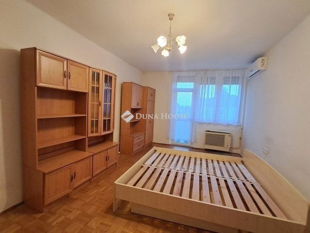Eladó téglalakás, Debrecenben 60 M Ft, 2+1 szobás