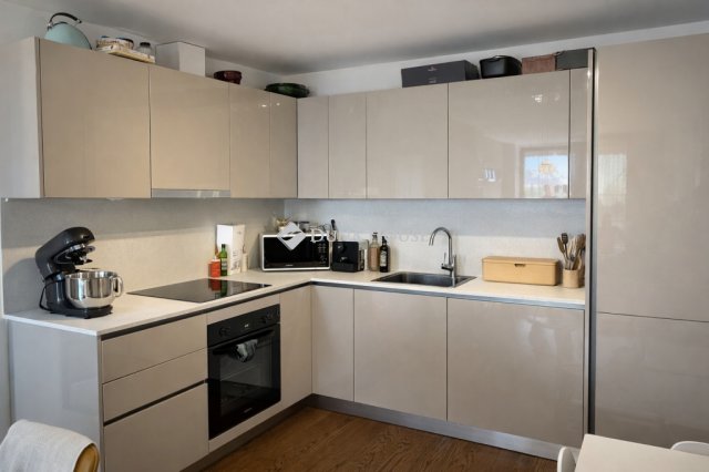 Eladó téglalakás, Szegeden 145 M Ft, 4 szobás